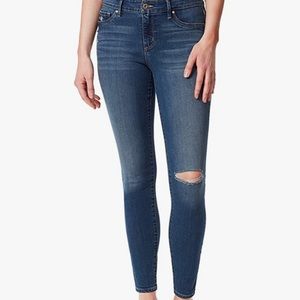 🤩Jessica Simpson 30 Short Slightly Distressed Forever Skinny Jean